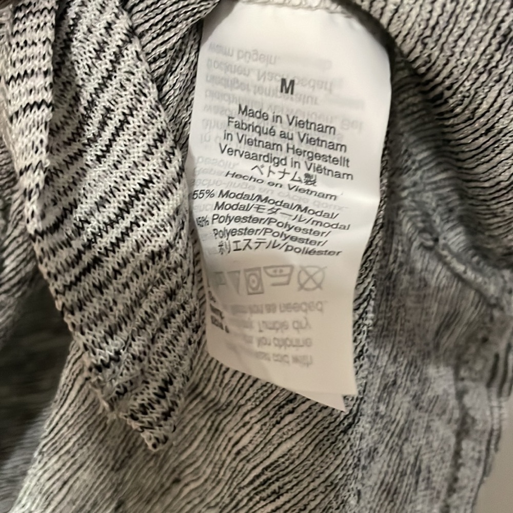 NWT! Polyester pocket tee - Picture 5 of 7